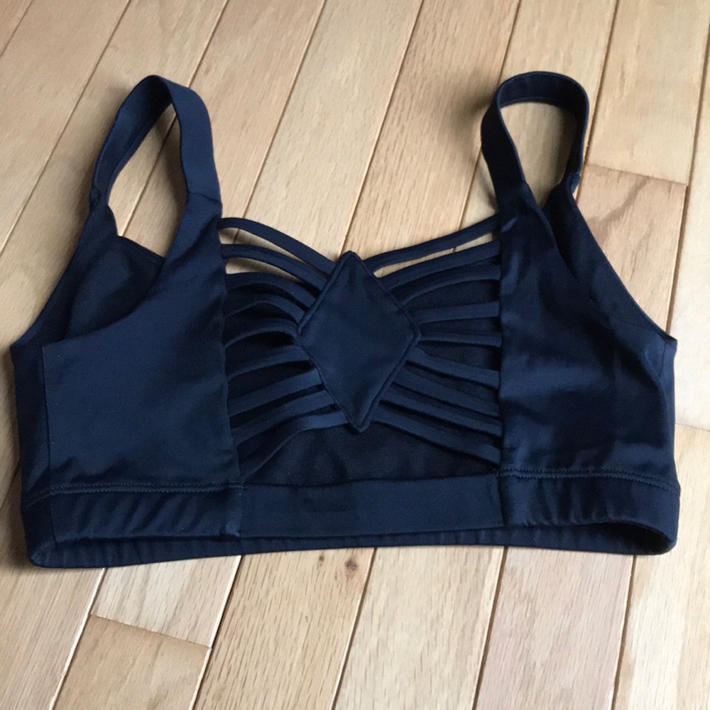 ONZIE tops in Small/Medium